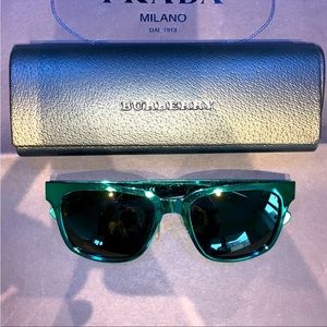 Burberry sunglasses green metallic sunnies
